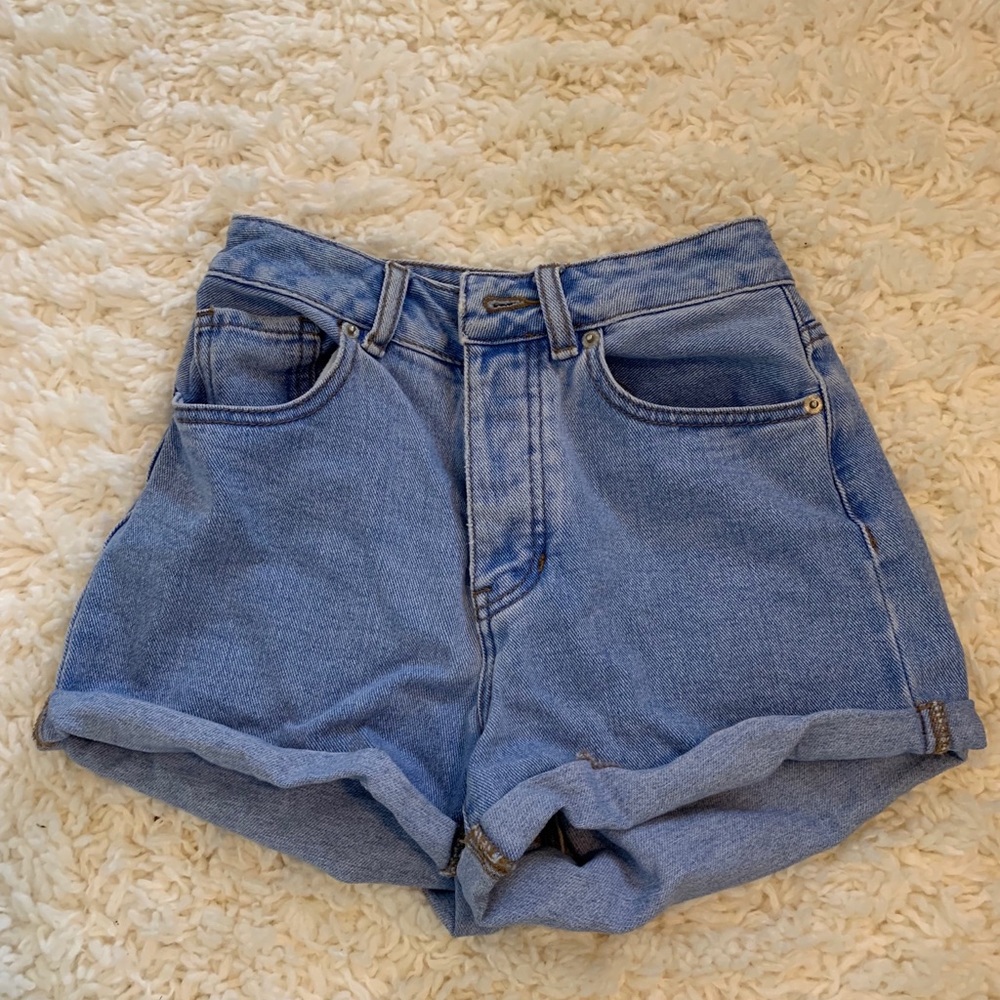 BRANDY MELVILLE HIGH WAISTED MOM SHORTS (size 24)